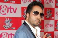 Mika Singh gets mobbed outside &TV’s The Voice India studio