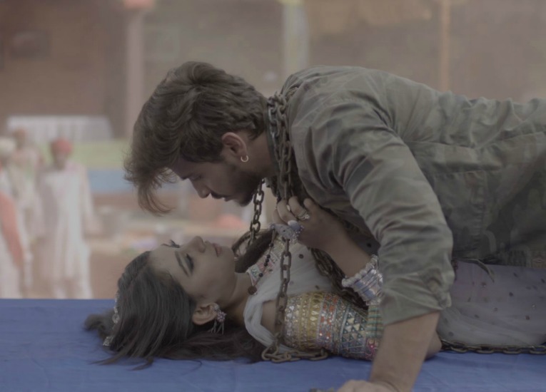 Holi brings in ‘Love and Romance’ between Shivani and Rangeela in Ghulaam!