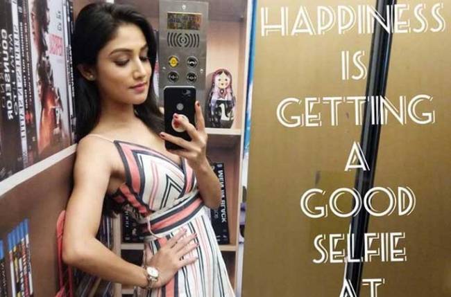 Donal Bisht teaches us how to take the perfect selfie