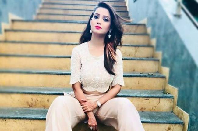 WOAH! Adaa Khan experiences the thrill of Sky Diving